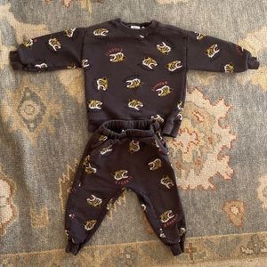 Zara boys grey sweatsuit with tiger pattern- excellent condition